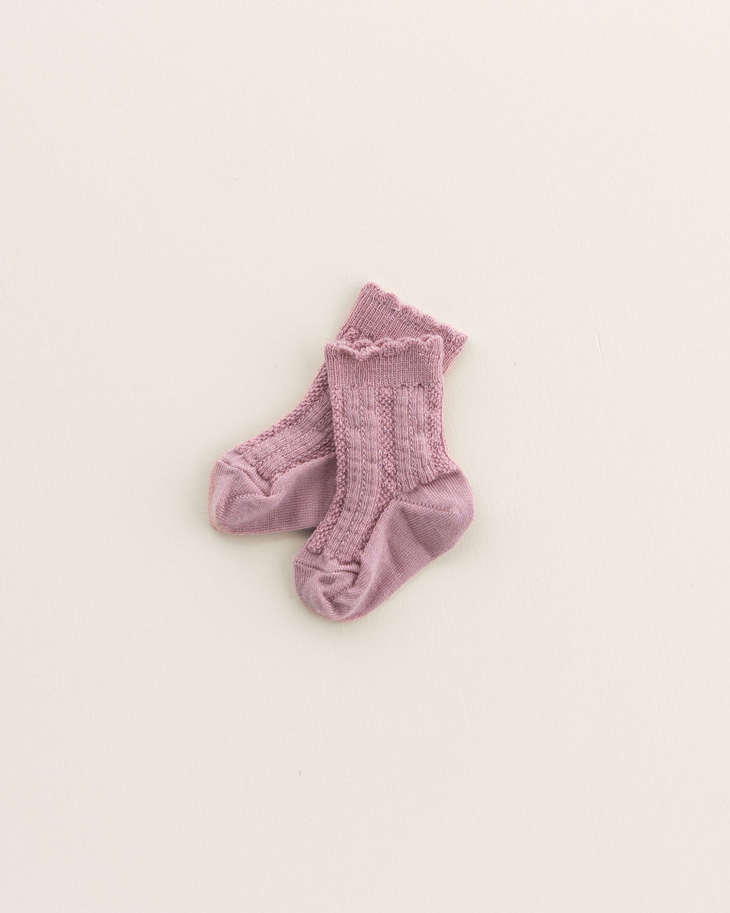Ajour Babysocken aus Wolle - cameo rose