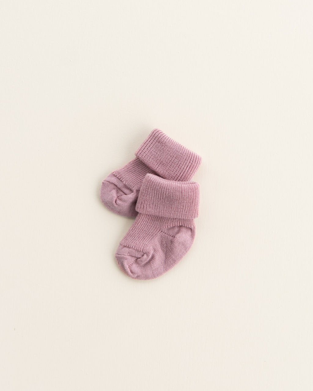 Tiny rib baby socks made of wool - cameo rose