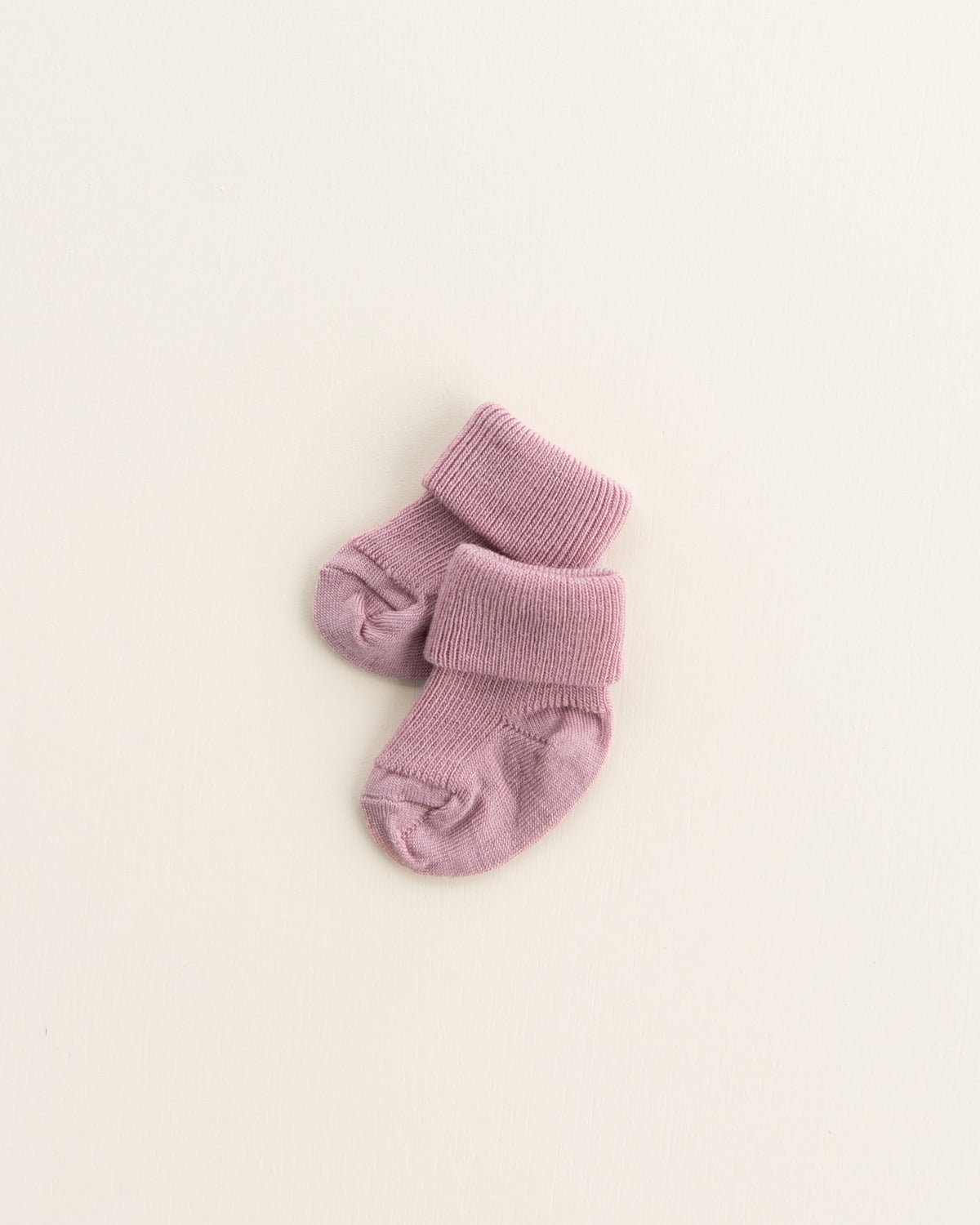 Tiny rib baby socks made of wool - cameo rose