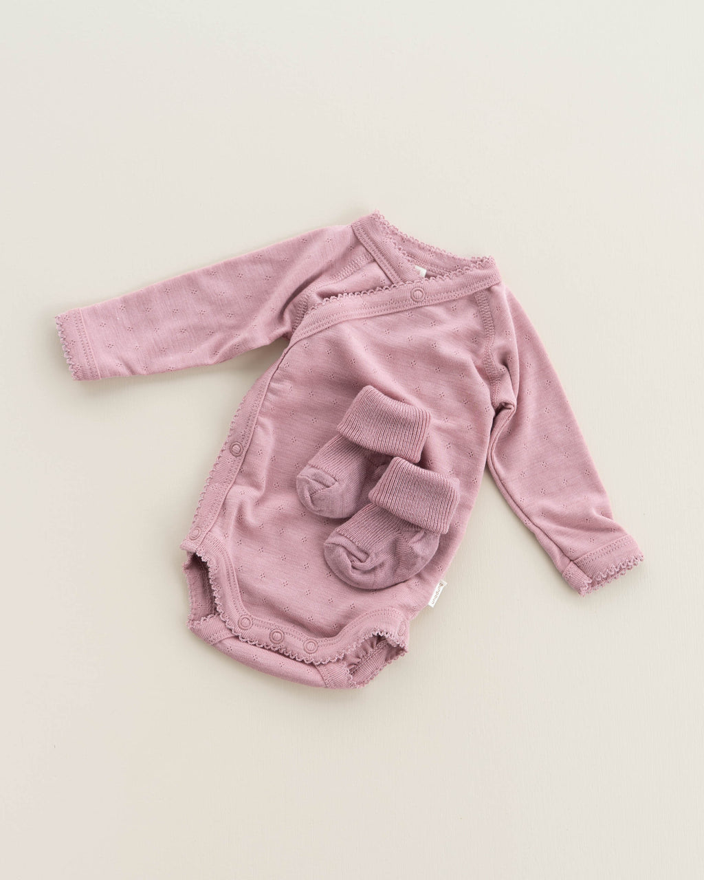 Tiny rib baby socks made of wool - cameo rose