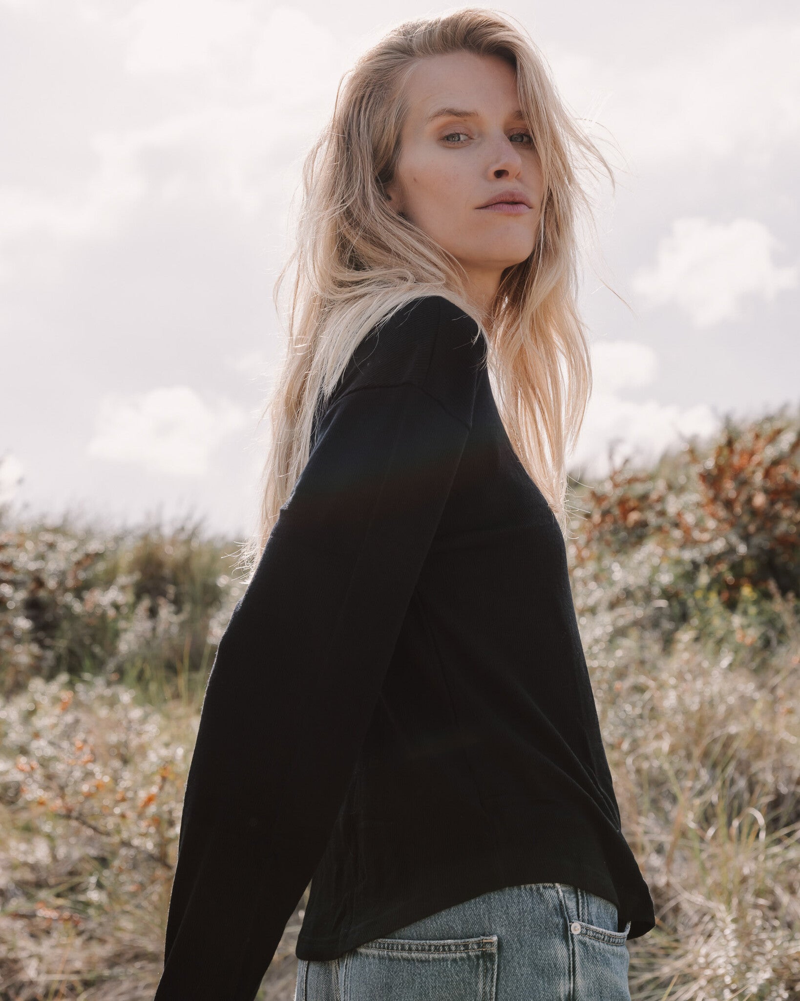 Mari relaxed-fit longsleeve van wol ribpatroon - zwart_