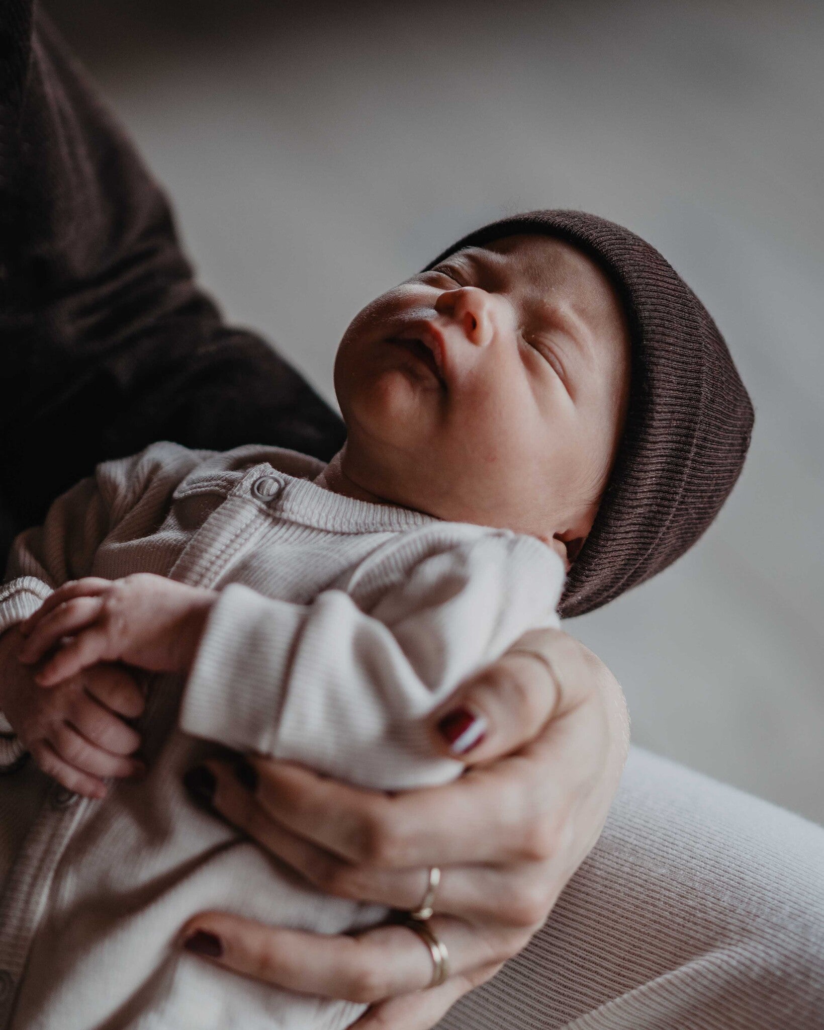 Unaduan beanie donker bruin kladdkakka wol