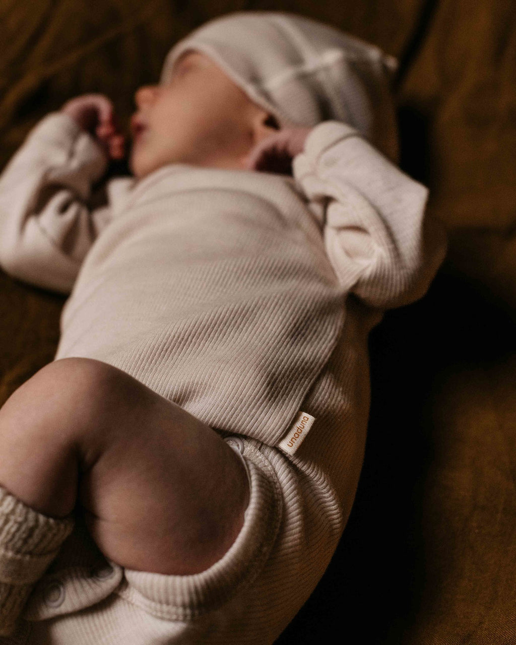 Unaduna baby omslag romper tiny rib mazarin wit
