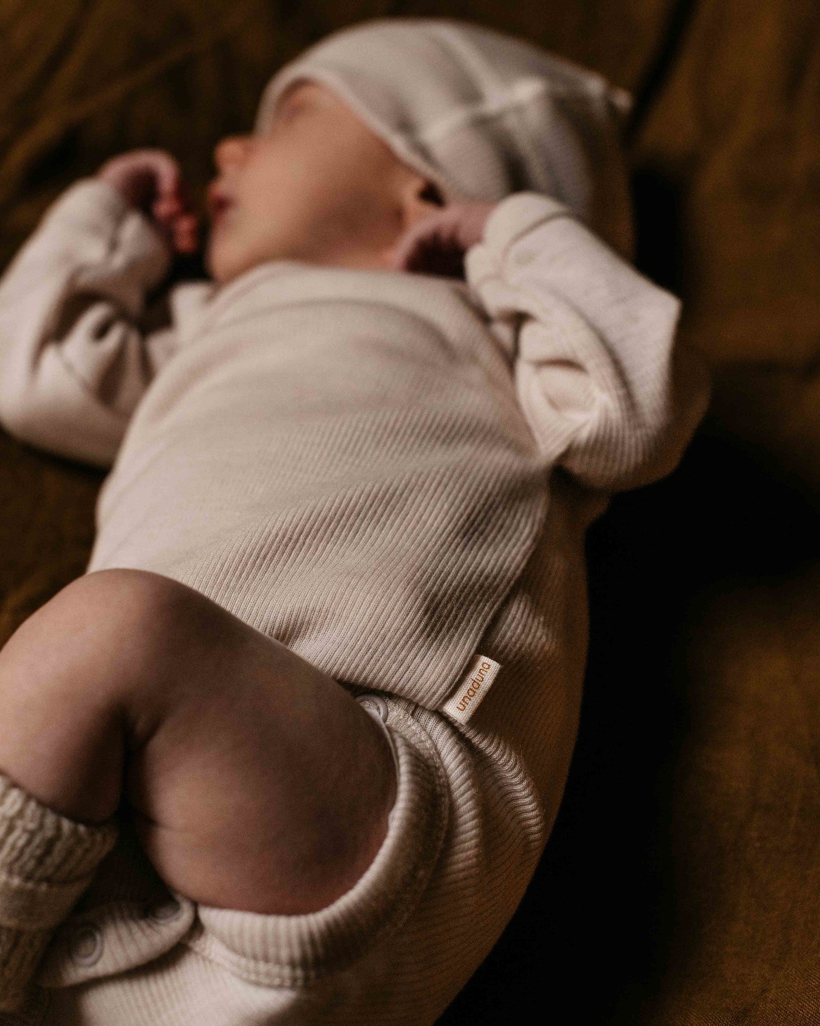 Unaduna baby omslag romper tiny rib mazarin wit