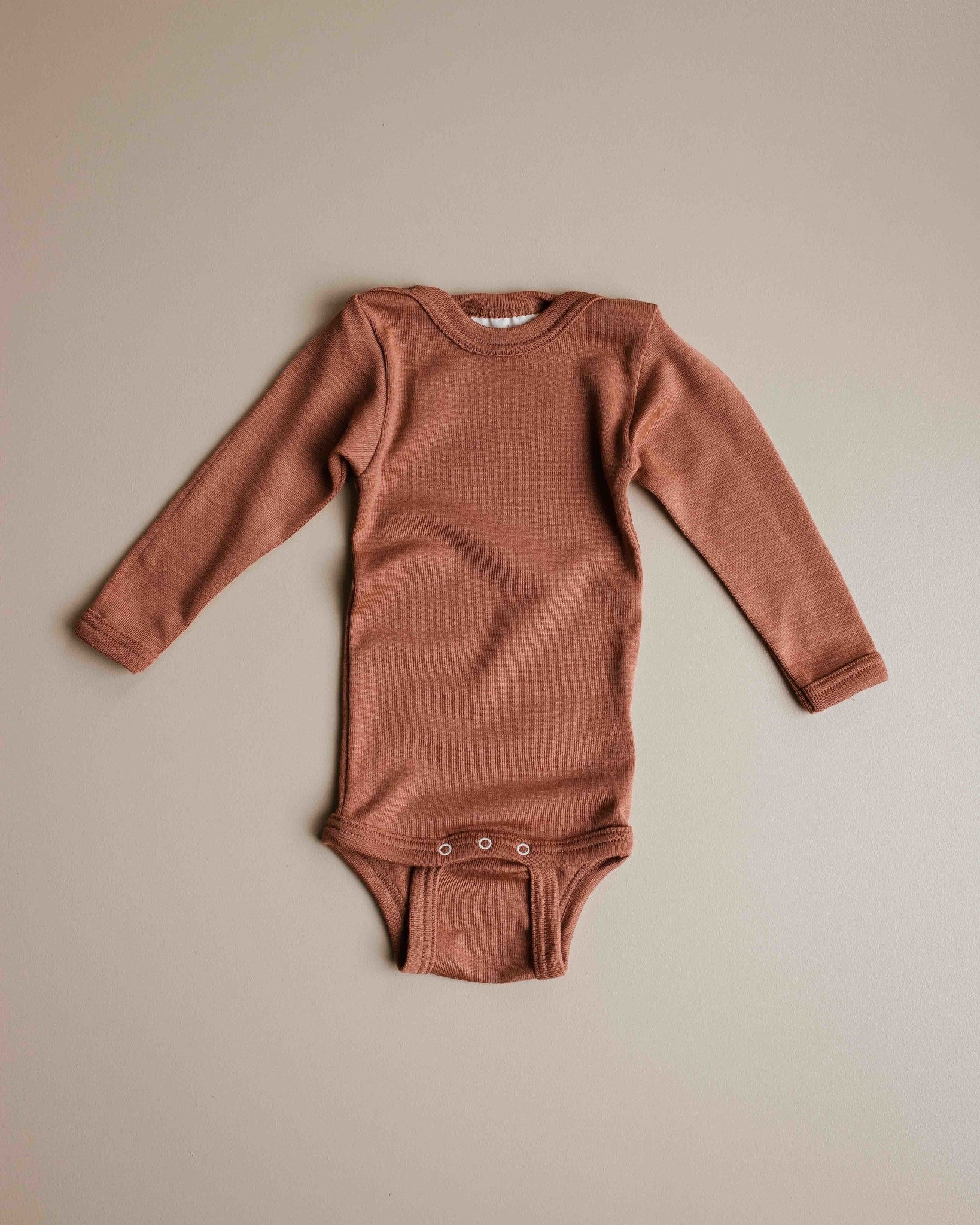 unaduna-sienna-clay-baby-rompertje-lange-mouw-wol