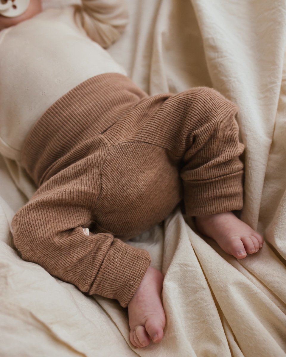 Unaduna wollen baby broekje semla tiny rib