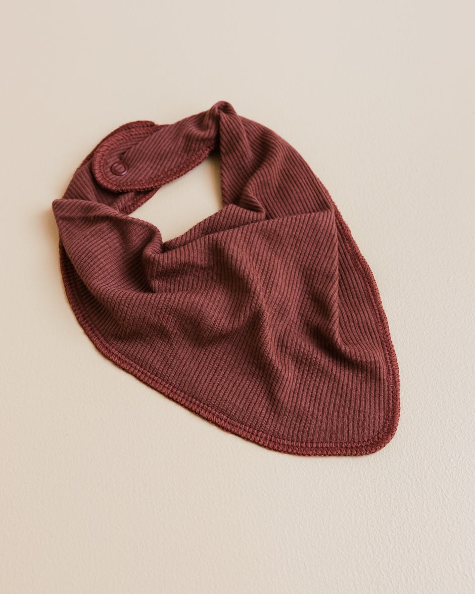 unaunda-bib-scarf-tiny-rib-wool-henna-dune